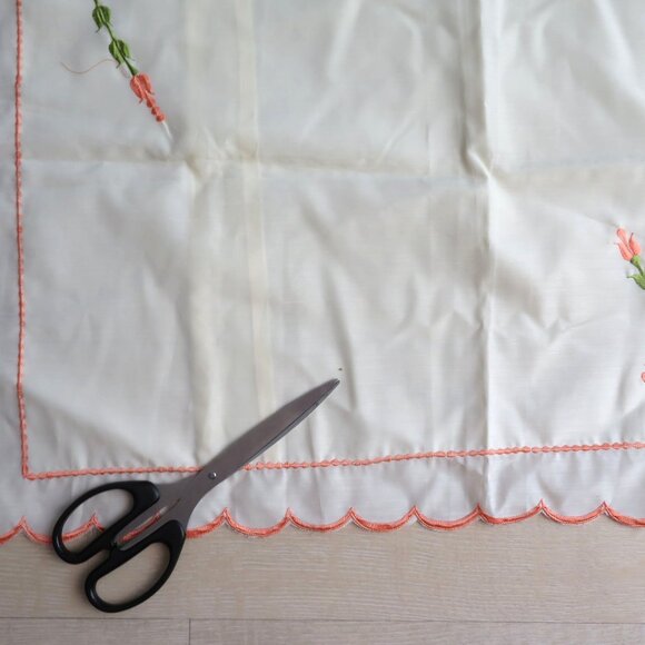 Vintage Embroidered Floral Sheer Pillow Shams Scalloped Edges Set of 2 NEW - Picture 9 of 10